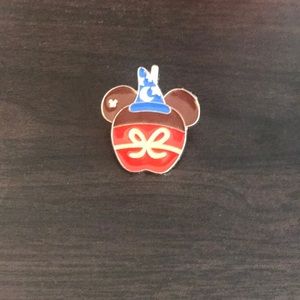 Disney enamel pin Mickey Mouse wizard